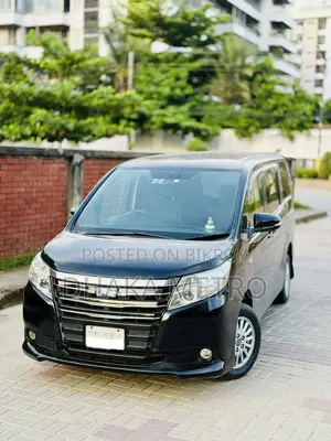 Toyota Noah 1.8 Front-Wheel Drive Hybrid 7-Seater 2014 Black