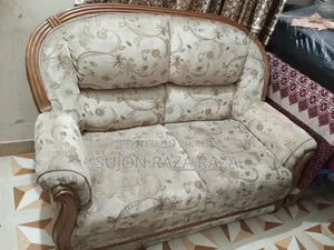 পুরাতন কুশন সোফা