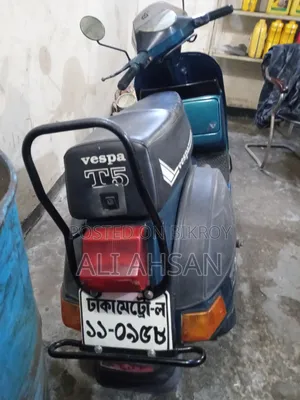2000 Blue Vespa 150