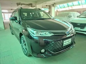 Toyota Corolla Fielder 1.5 Hybrid FWD 2015 Purple