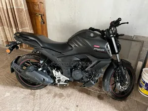 নতুন ইয়ামাহা ২০২৫ কালো