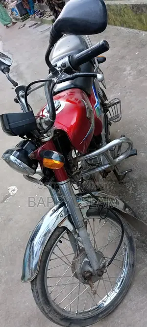 Honda CB 2014 Red