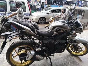 সুজুকি জিক্সার ২০১৭ গ্রে