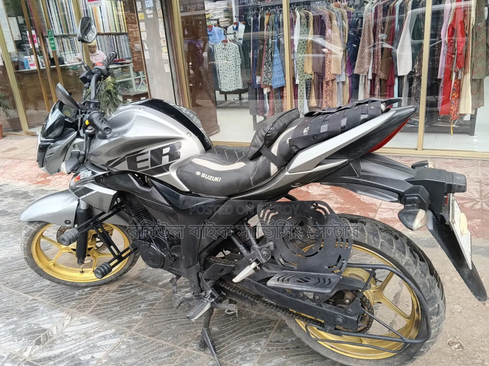 সুজুকি জিক্সার ২০১৭ গ্রে