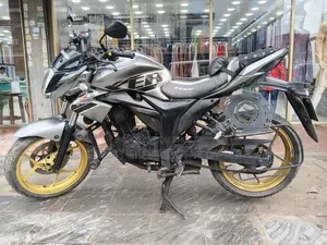 সুজুকি জিক্সার ২০১৭ গ্রে