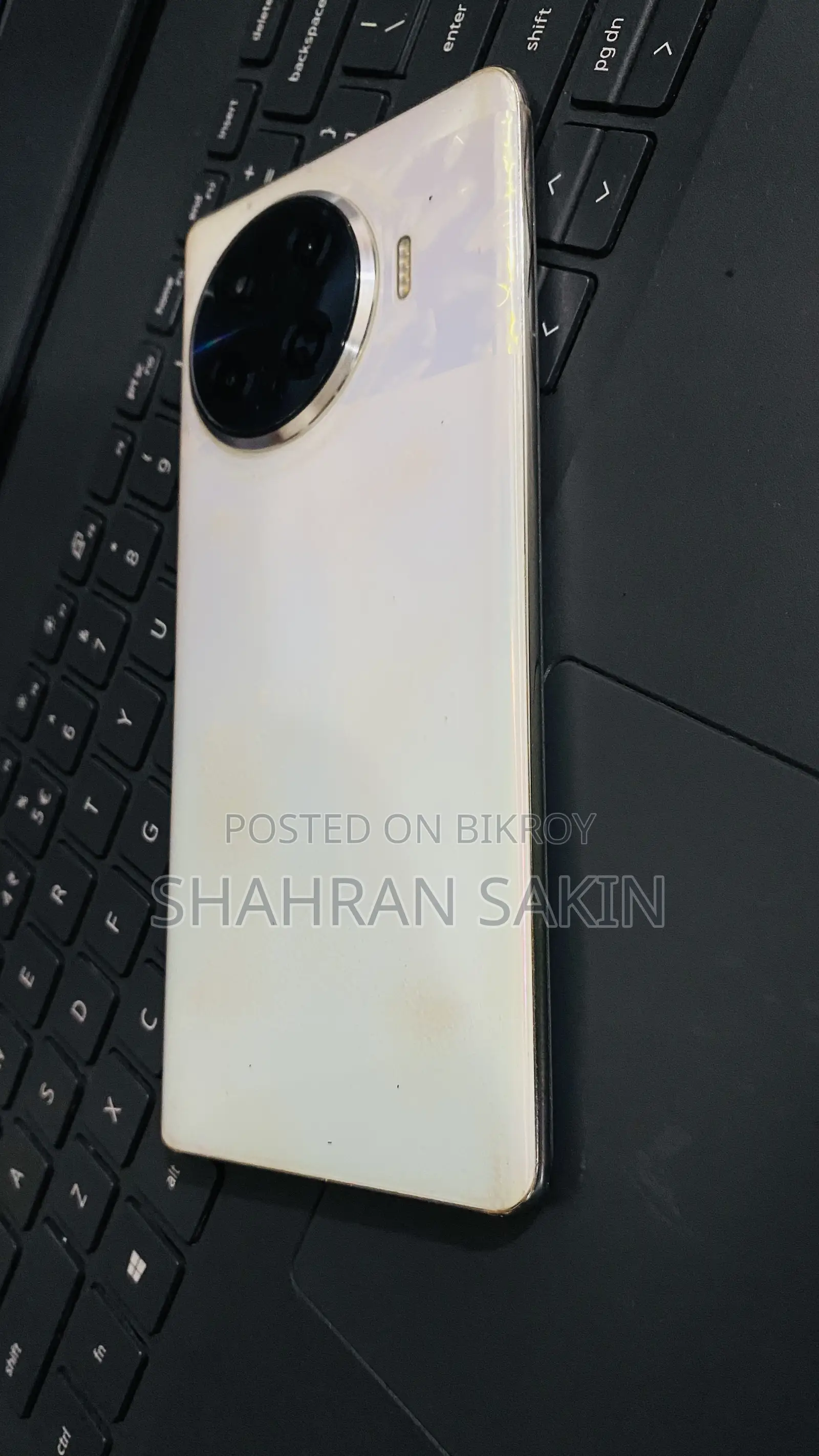 টেকনো স্পার্ক ২০ প্রো প্লাস ২৫৬ জিবি হোয়াইট