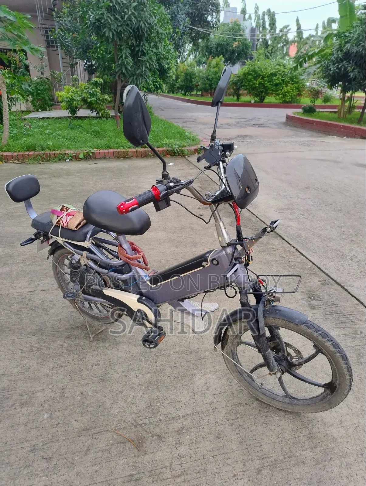 ইউএম কারমেল ১২৫ ২০২৫ গ্রে