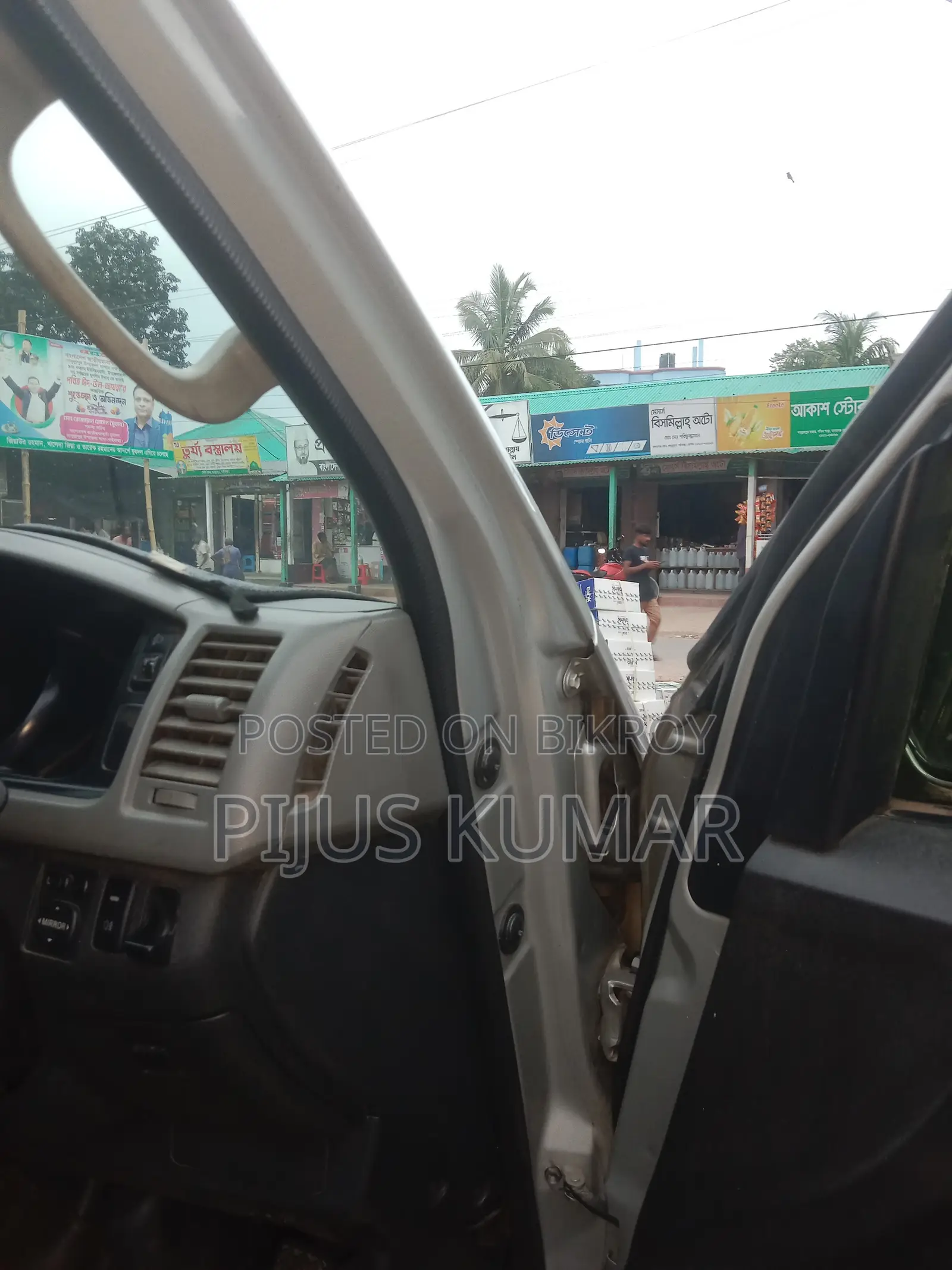 Toyota HiAce 2013