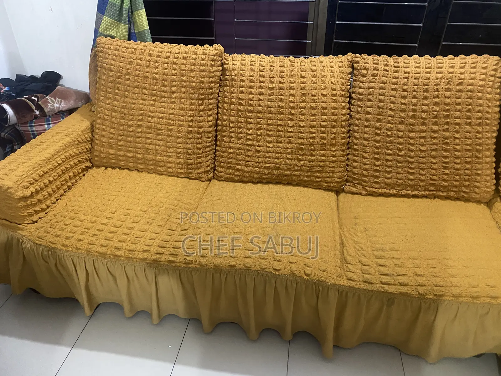 ব্যবহৃত সোফা কুড়িল বিশ্বরোড