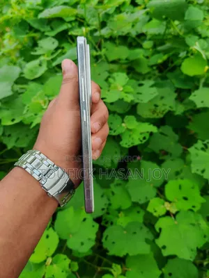 iQOO ২৫৬ জিবি হোয়াইট