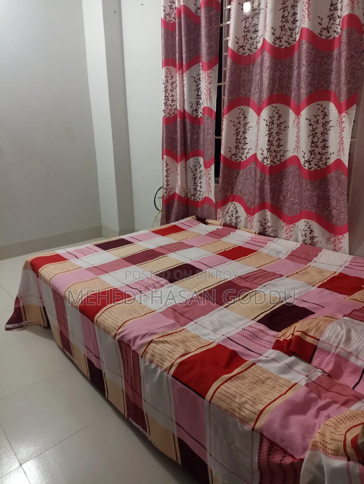 খাট টি কেনার পরে মাত্র ১৫ দিন ব্যবহার হয়েছে একেবারে নতুনের মত