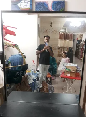 মিরর ড্রেসিং টেবিল