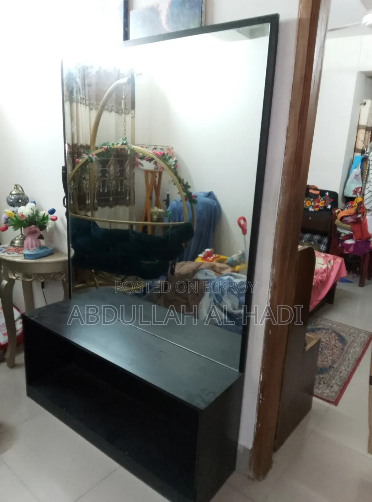 মিরর ড্রেসিং টেবিল