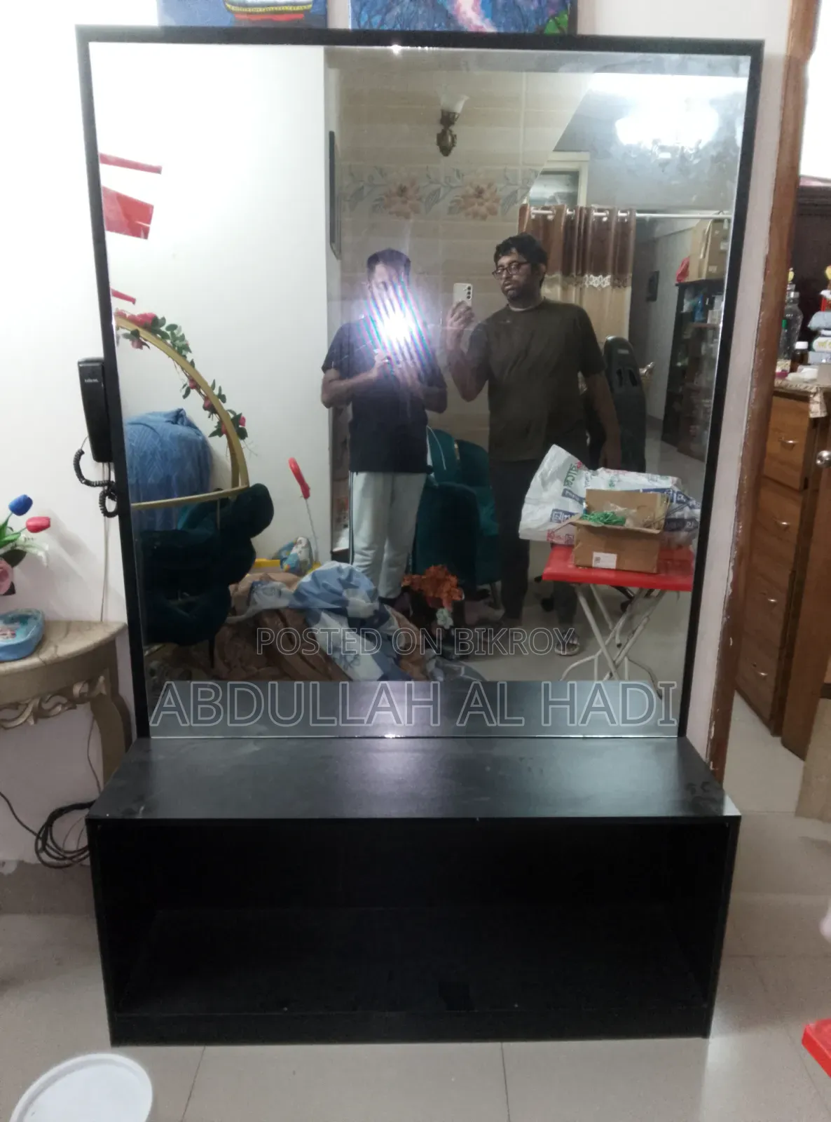 মিরর ড্রেসিং টেবিল