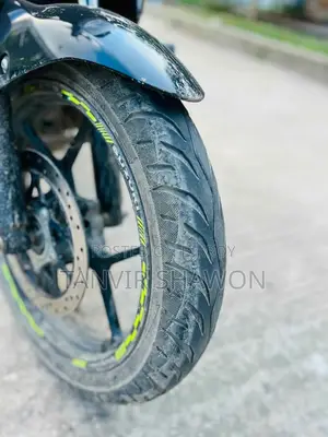 সুজুকি জিক্সার ২০২২ কালো
