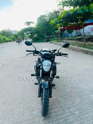 সুজুকি জিক্সার ২০২২ কালো