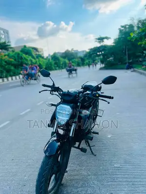 সুজুকি জিক্সার ২০২২ কালো