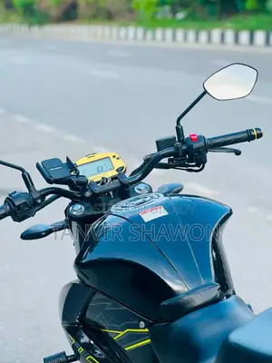 সুজুকি জিক্সার ২০২২ কালো