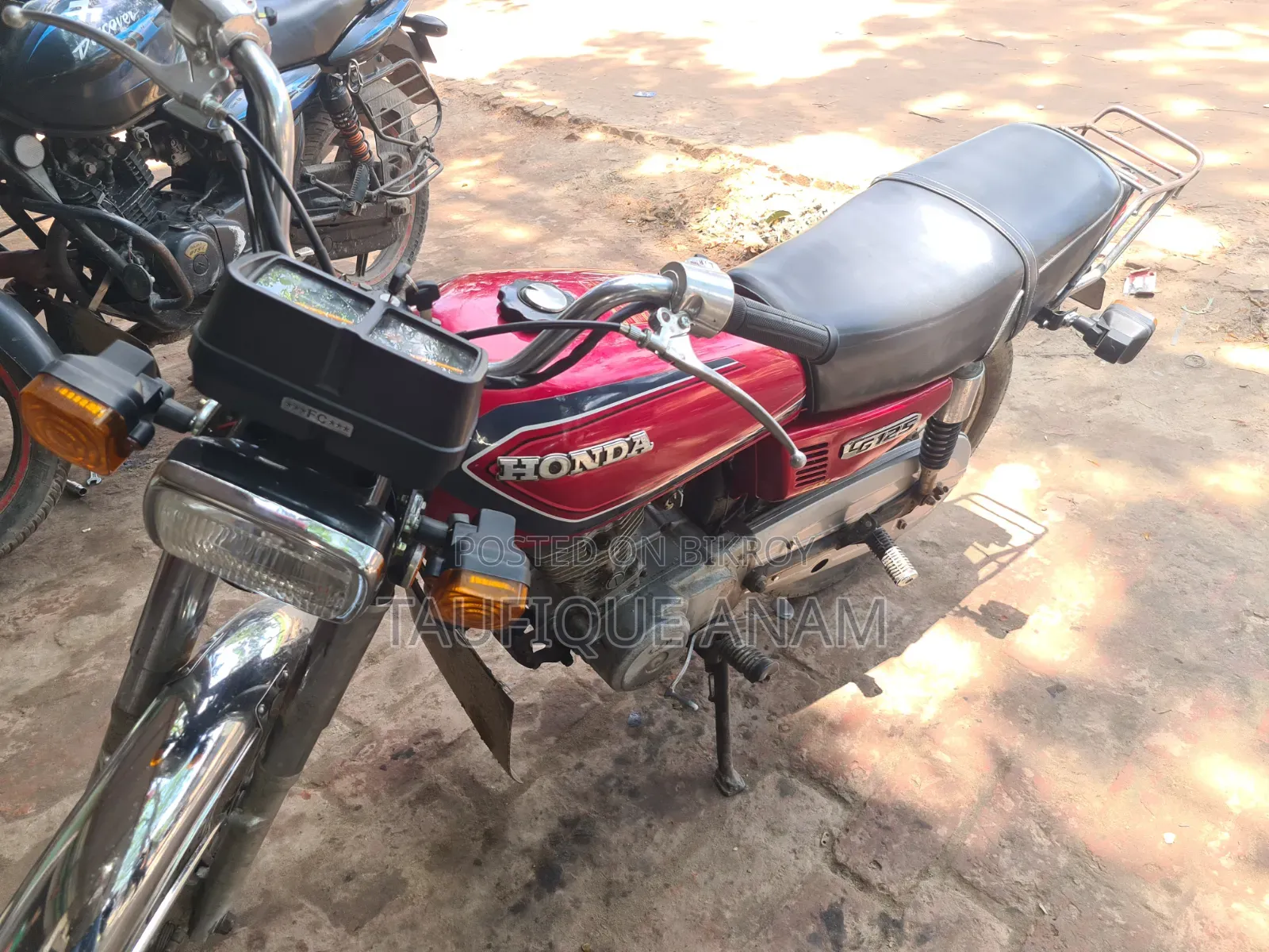 হোন্ডা ২০০৪ লাল