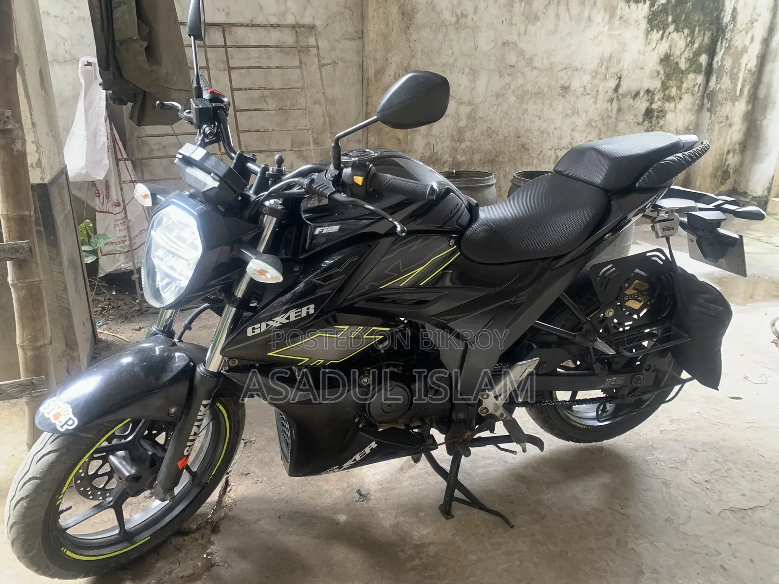 সুজুকি জিক্সার ২০২২ কালো