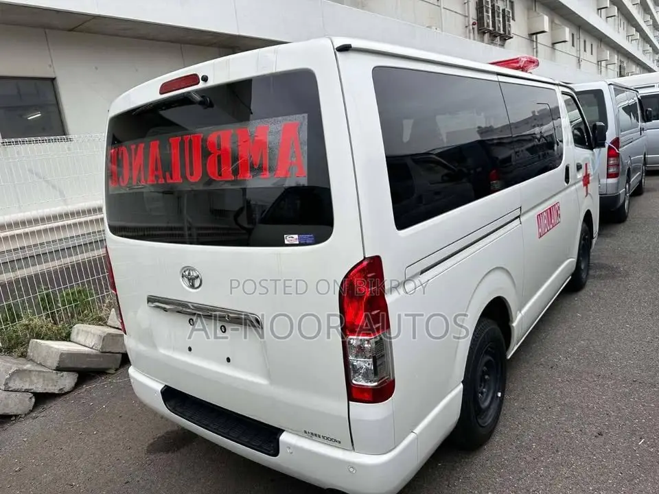 টয়োটা হাইএস ২০২১ হোয়াইট