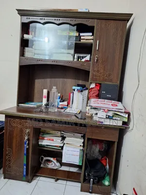 পড়ার টেবিল