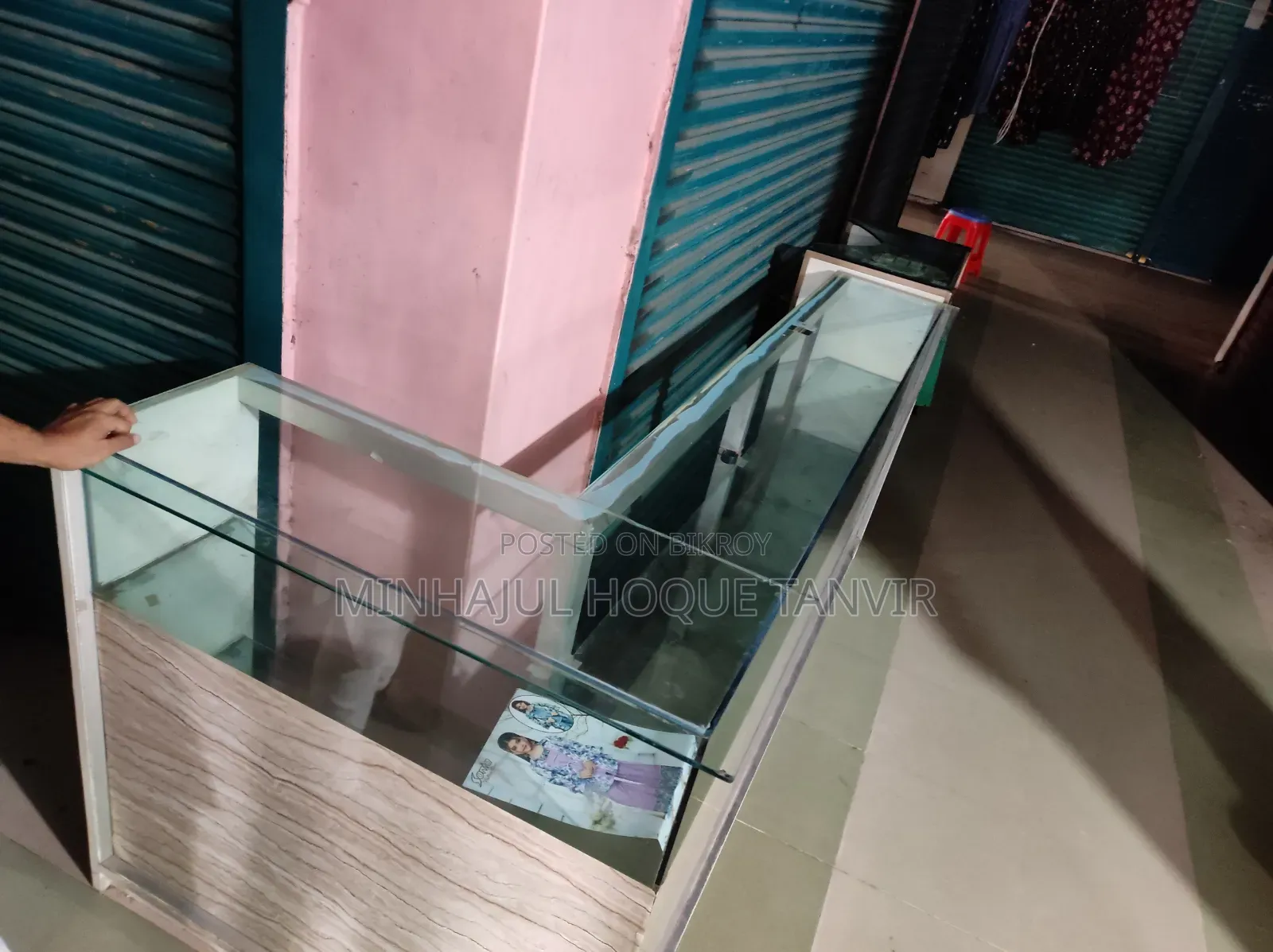 একটি ১০মিমি শোকেস বিক্রি করা হবে