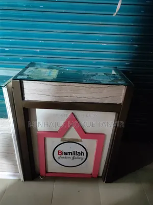 একটি ১০মিমি শোকেস বিক্রি করা হবে