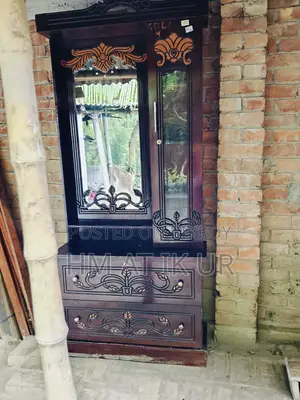 ড্রেসিং টেবিল