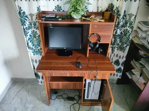 কম্পিউটার টেবিল