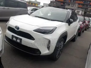 টয়োটা ইয়ারিস ক্রস ২০২১ পার্ল