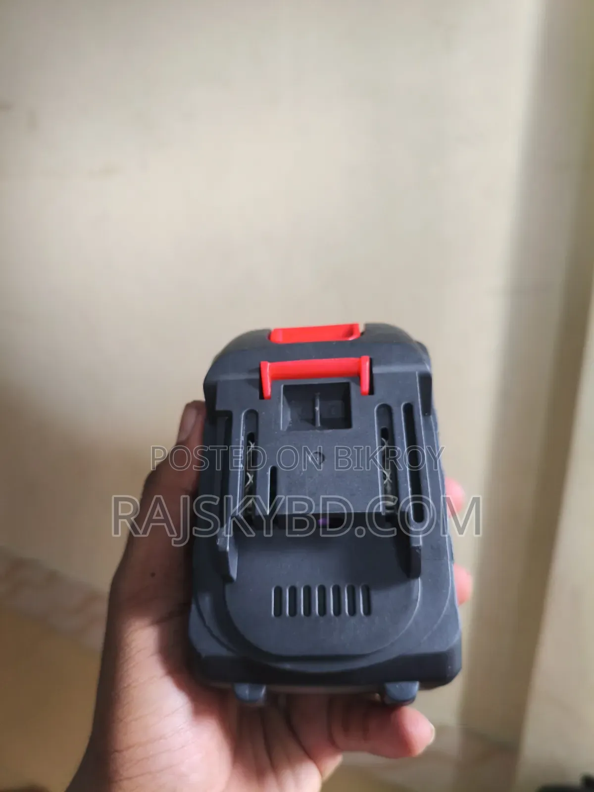 বাগান পরিস্কার করার মেশিন।
