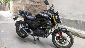 সুজুকি জিক্সার ২০২৫ ব্ল্যাক