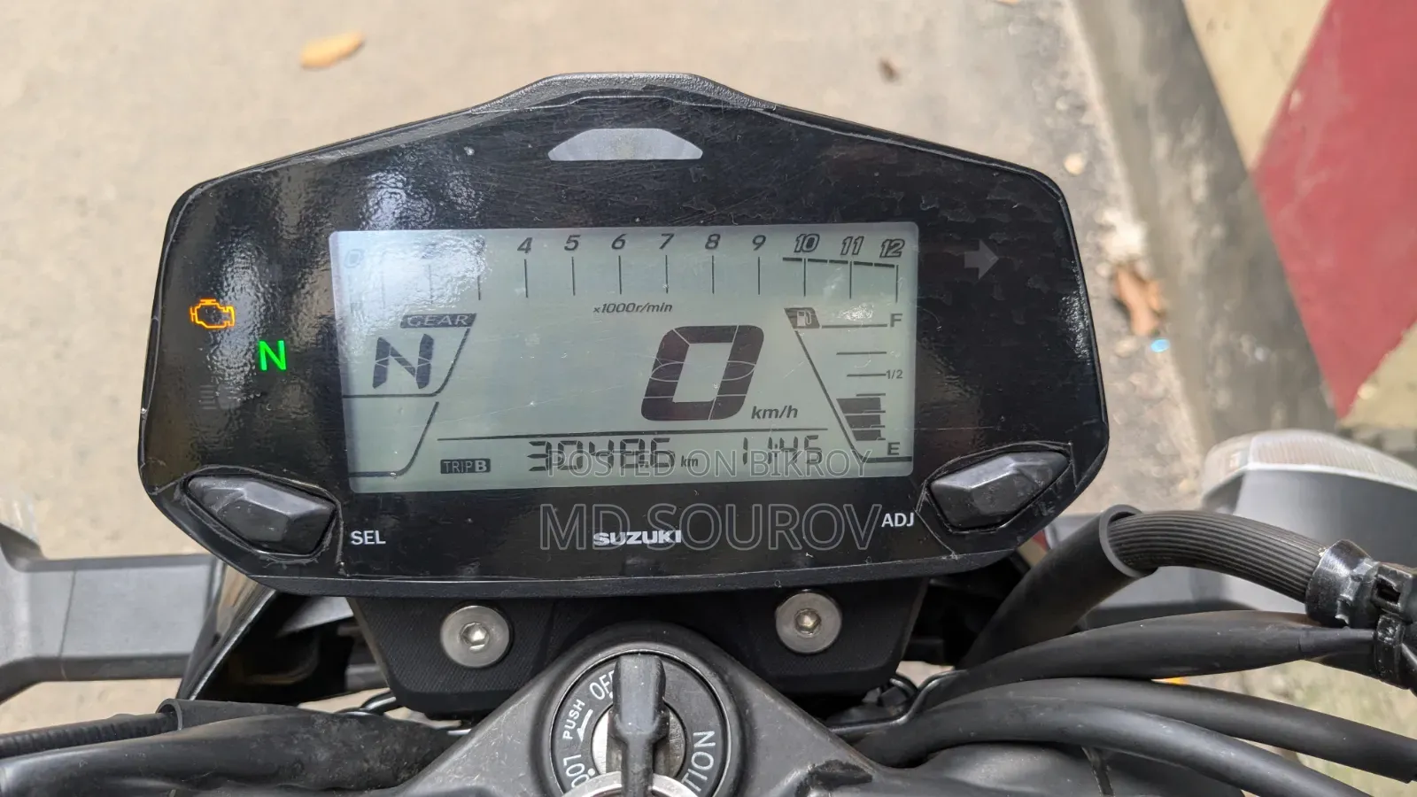 সুজুকি জিক্সার ২০২৫ ব্ল্যাক