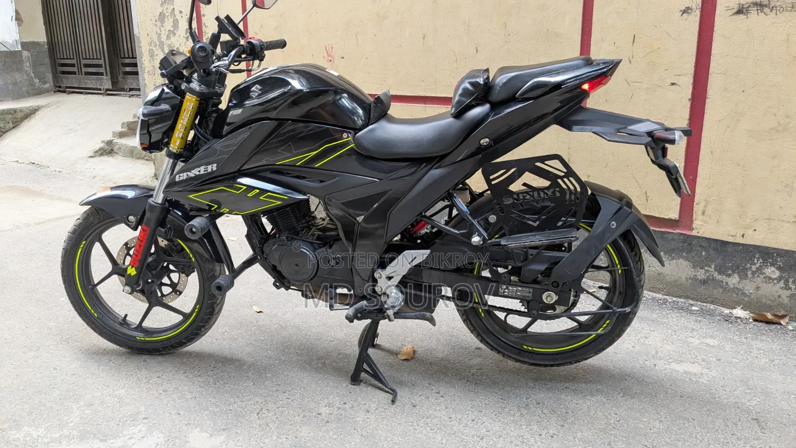 সুজুকি জিক্সার ২০২৫ ব্ল্যাক