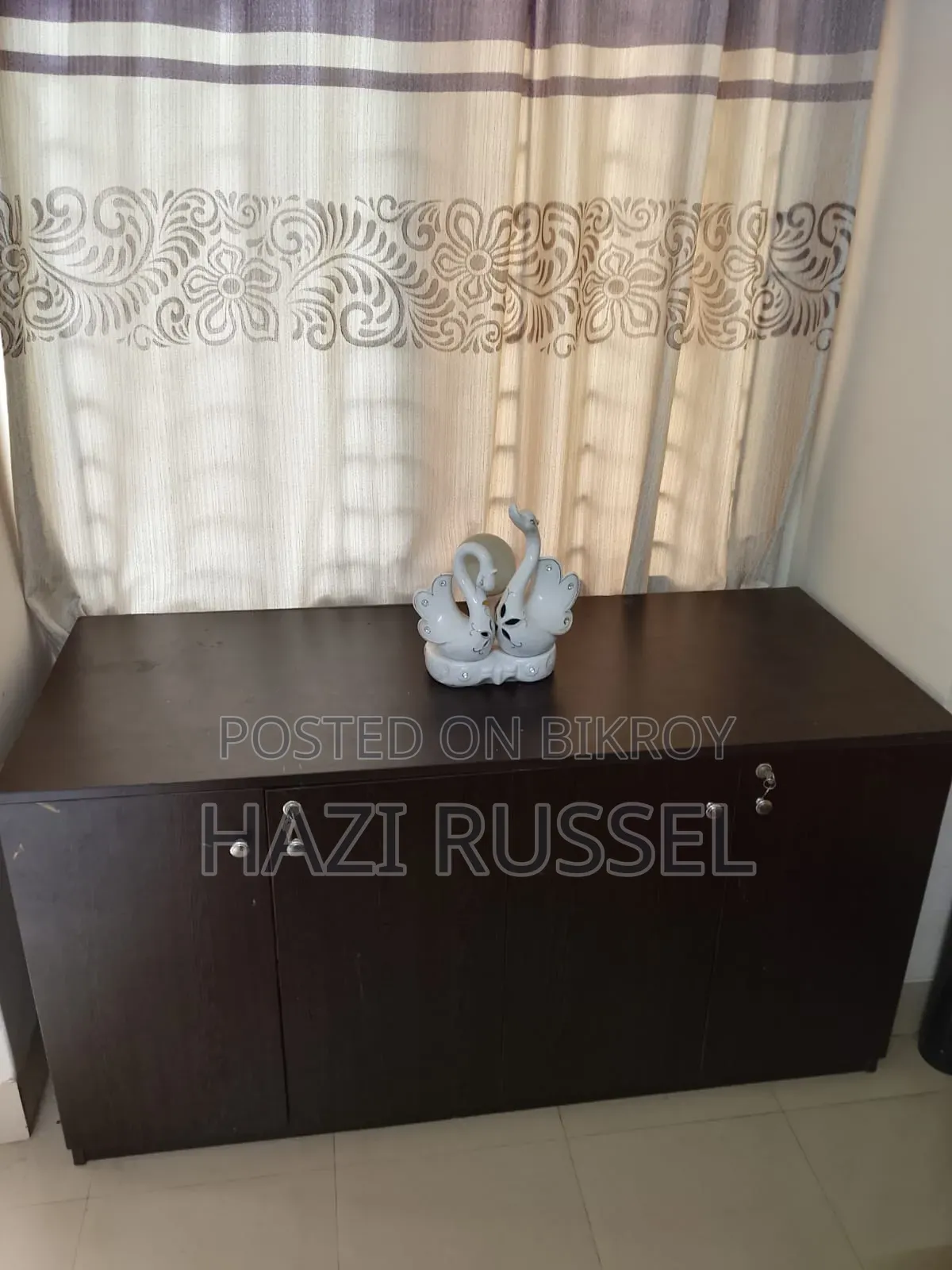 টিভি ক্যাবিনেট