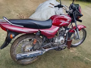 Red 2017 Bajaj CT 100