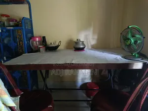 খাবার টেবিল