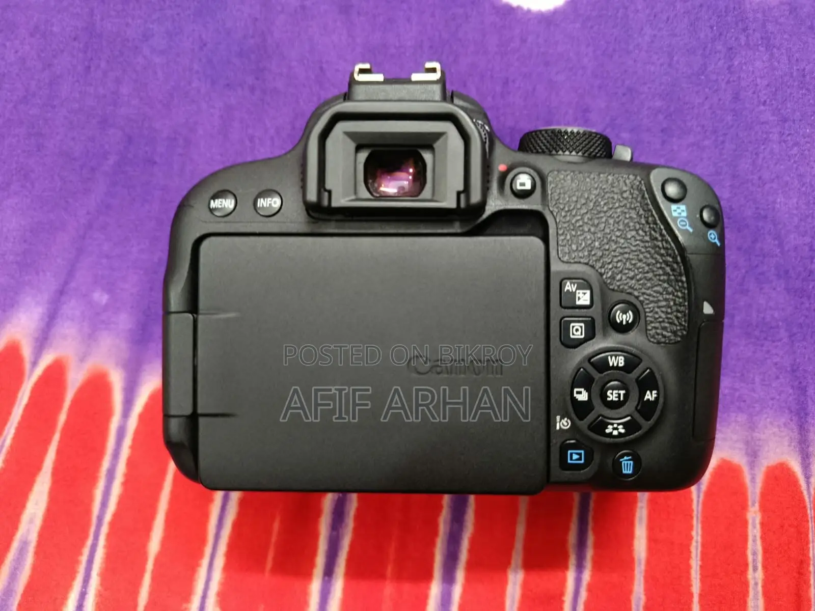 Canon 800D