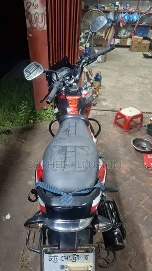 বাজাজ ডিসকভার ১২৫ ২০২১ ব্ল্যাক