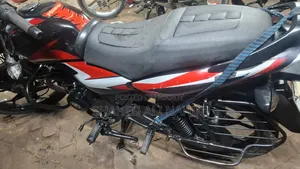 বাজাজ ডিসকভার ১২৫ ২০২১ ব্ল্যাক