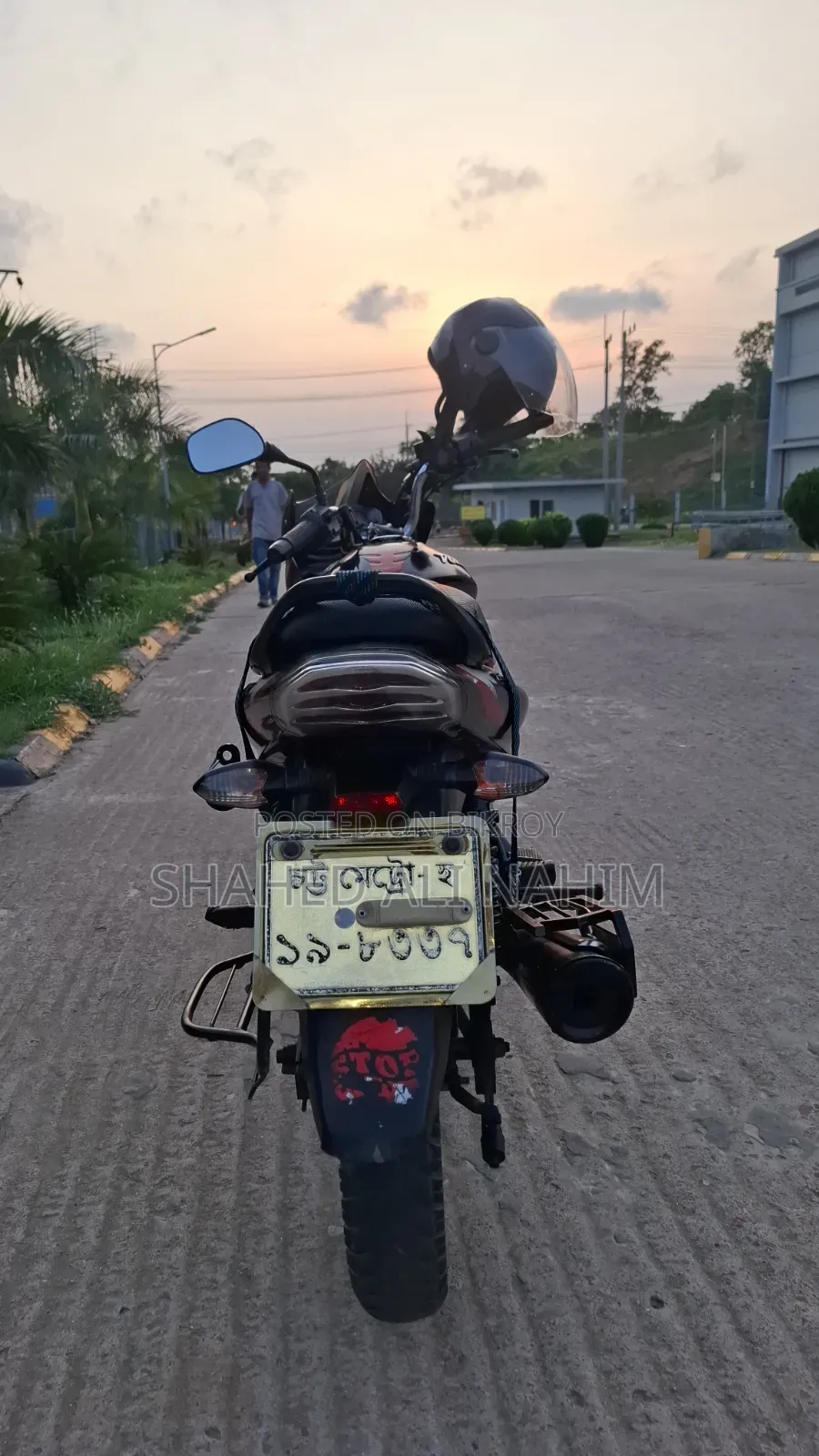 বাজাজ ডিসকভার ১২৫ ২০২১ ব্ল্যাক