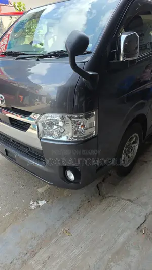 টয়োটা হাইএস ২০২১ কালো
