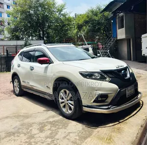 নিসান এক্স-ট্রেইল ২.০ হাইব্রিড এফডব্লিউডি ২০১৫ পার্ল
