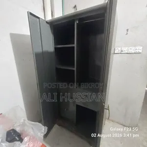 স্টিলের আলমারি