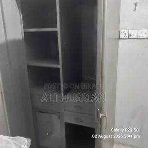 স্টিলের আলমারি