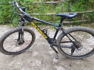 কাস্টম বিল্ট মোটরসাইকেলস ২০২৩ ব্ল্যাক