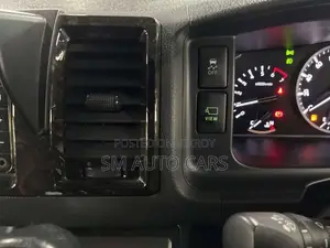 টয়োটা হাইএস ২০২১ হোয়াইট