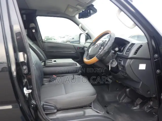 Toyota HiAce 2022 Black