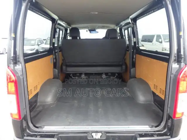Toyota HiAce 2022 Black